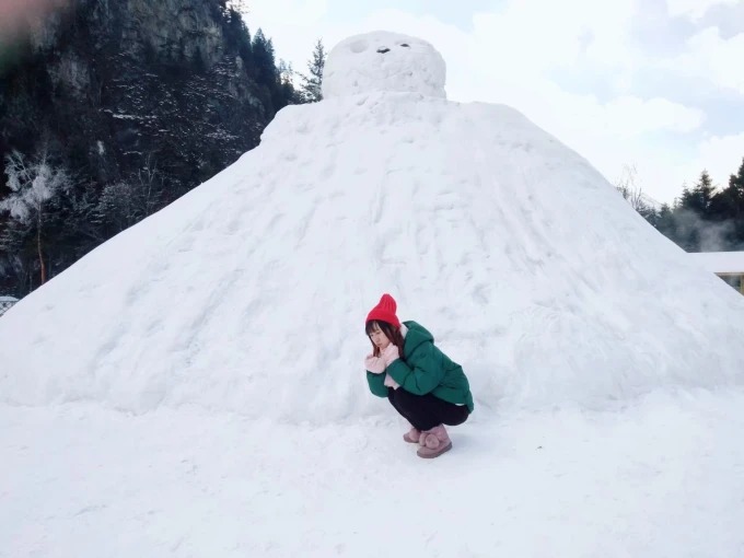 畢棚溝の雪をかぶった木々と地面
