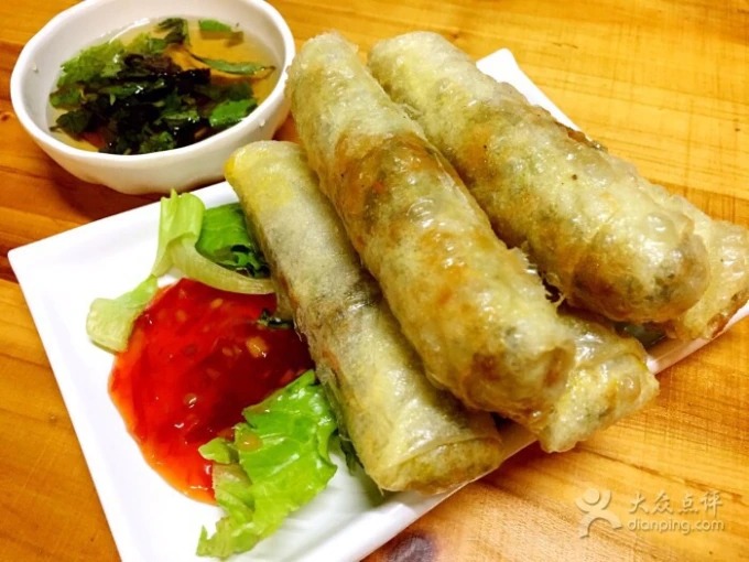 Vietnamesisch geprägte Gerichte in einem Restaurant in Qiaogang