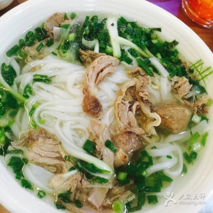 Krabben-Reisnudeln in Qiaogang serviert