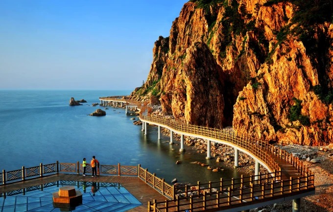 Küstensteg an Changdaos Klippen