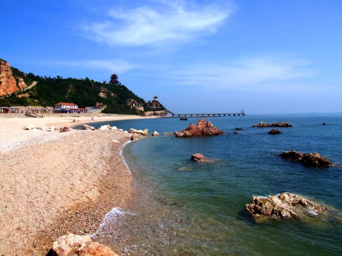 Kieselufer und Meerblick in Changdao