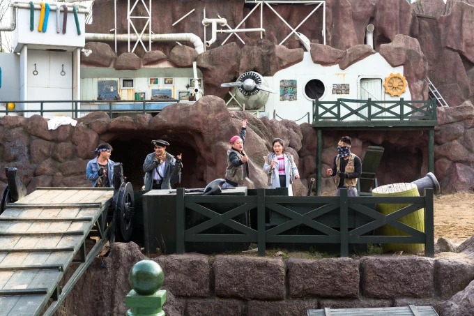 Una escena del espectáculo de acrobacias del Parque de Dinosaurios de China