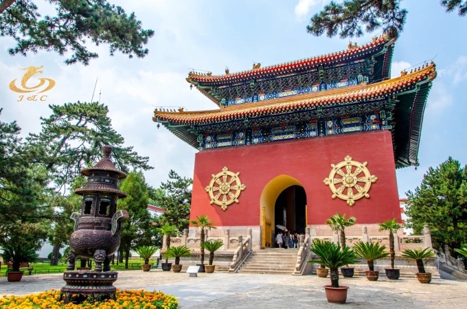 Stone stele pavilion at Putuo Zongcheng Temple