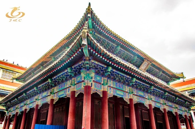 Gilded copper tile roof of Wanfa Guiyi Hall
