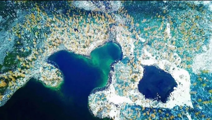 大小のHulu湖を空撮