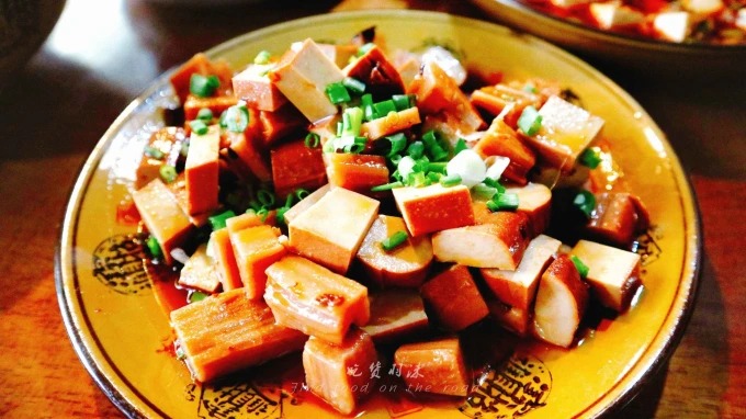 Mapo tofu and other Sichuan dishes on a table