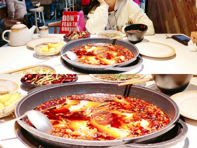 Hao'er fish in a spicy broth with dipping sauce