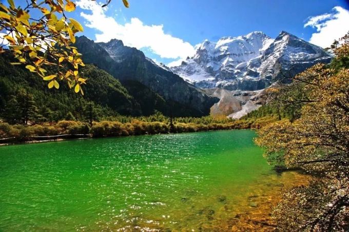 Berglandschaft in der Region Daocheng Yading im Westen Sichuans