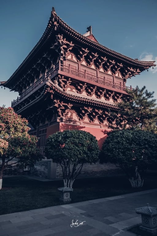 Glockenturm im Huayan-Tempel
