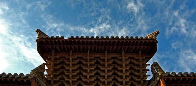 Edifícios históricos de madeira no Templo Xuankong
