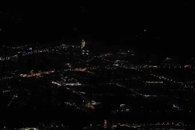 Night hiking scene on Zhao Gong Shan