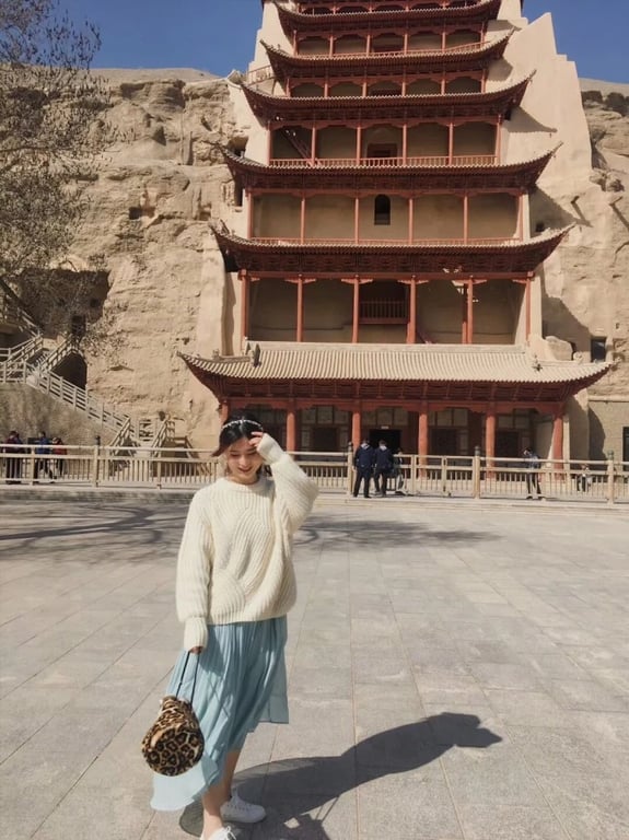 Die in den Fels gehauenen Mogao-Grotten bei Dunhuang