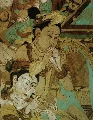 Felsenkliff mit Höhlentempeln in der Wüste von Dunhuang