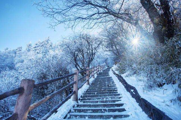 Winterlandschaft am Berg Emeishan