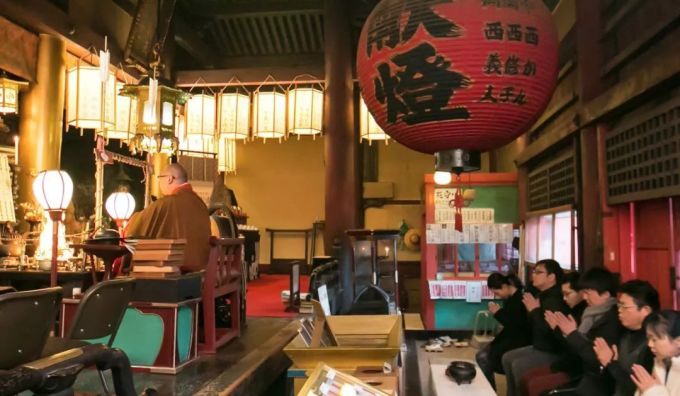 峨眉山で宿泊に使われる寺院の中庭