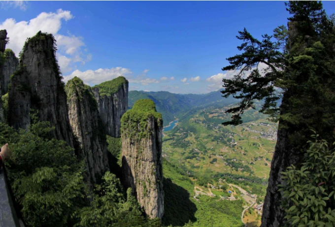 Berglandschaft im Bezirk Enshi im Westen von Hubei