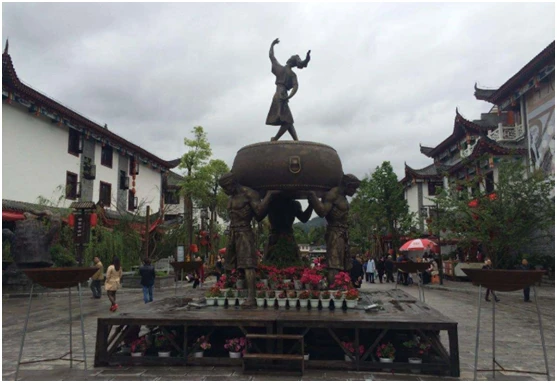 Street scene in Tujia Nü'er Cheng