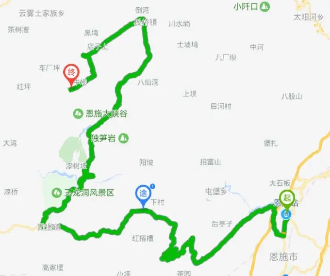 鹿院坪へ向かう山道