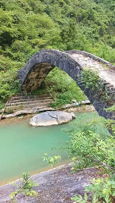 縦走ルート上のZhujiahe石橋