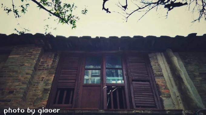 Taoyuan Twelve Bay, a colonial veranda apartment block