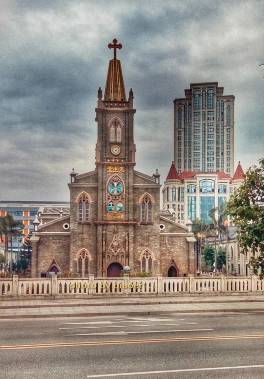 Fanchuanpu Catholic Church beside the Min River