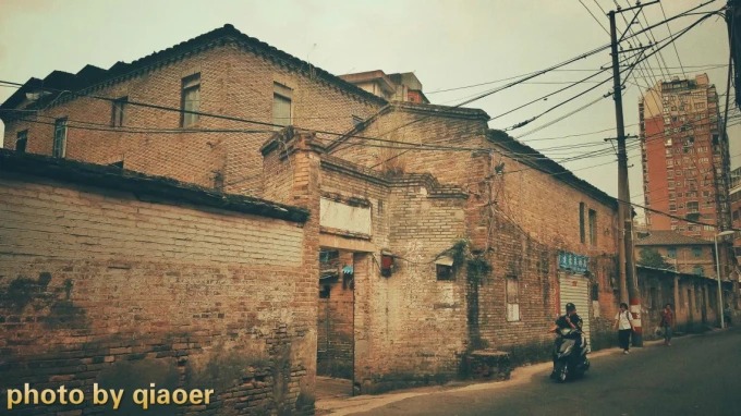 Older building facade near Tea Factory New Village on Fuyuan Road