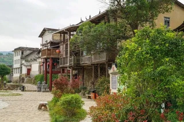 Fluss und Hügel bei der alten Stadt Songkou in Yongtai, Fuzhou