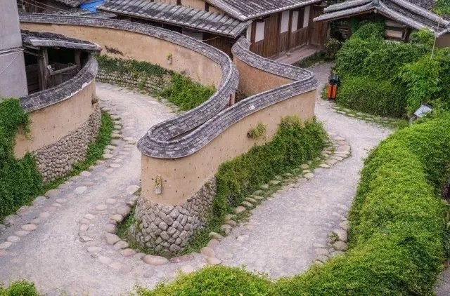 쑹커우의 굽이치는 학 모양 길