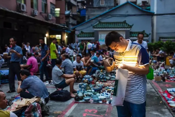 Stände auf dem Morgendämmerungsmarkt in Wenchang North in Guangzhou