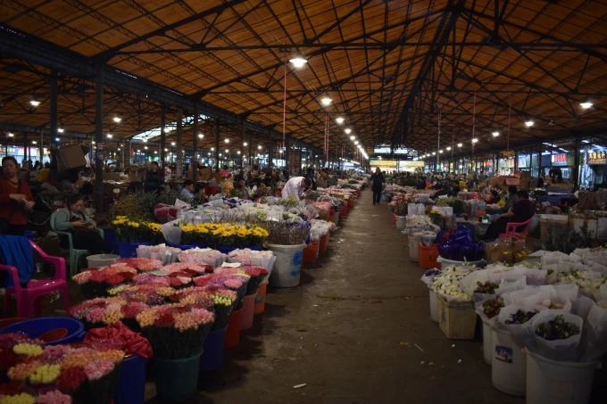 Blumenstände auf dem Lingnan-Blumenmarkt in Guangzhou