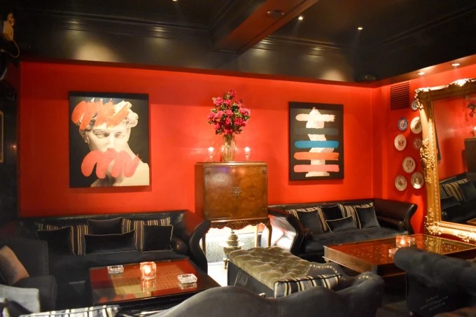 Barinterieur in der Xingsheng Road in Zhujiang New Town