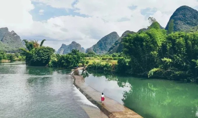 Kalksteinhügel entlang des Li-Flusses zwischen Guilin und Yangshuo