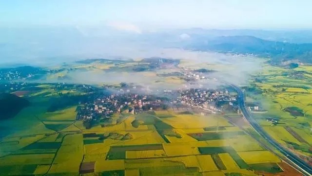 Plateforme d'observation du Dahaishan surplombant l'ensemble de pics de Jinji