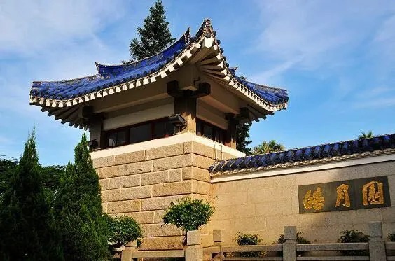 Zheng Chenggong statue at Haoyue Garden