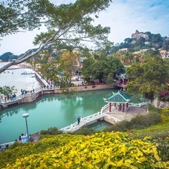Garden paths and sea views at Shuzhuang Garden