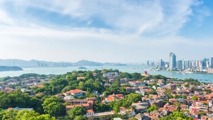 Historische Gebäude und Gassen auf der Insel Gulangyu