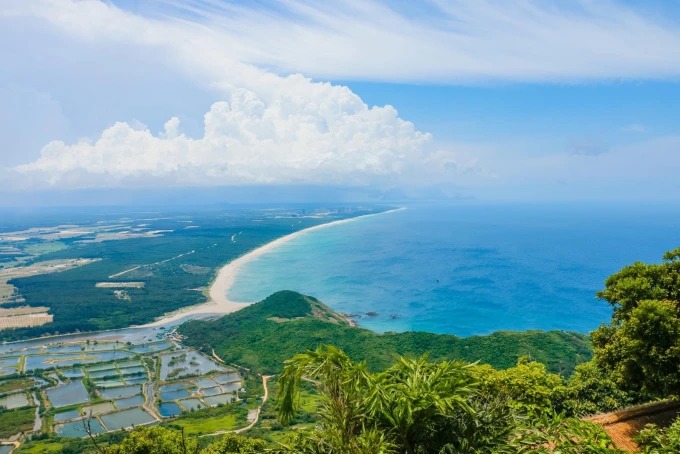 View over Moon Bay from Tongguling