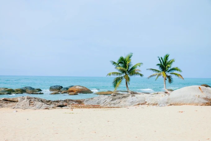 Waves reaching the shore at Qishui Bay
