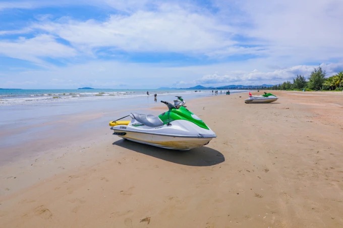Playa y cielo en Holiday Beach, en Haikou