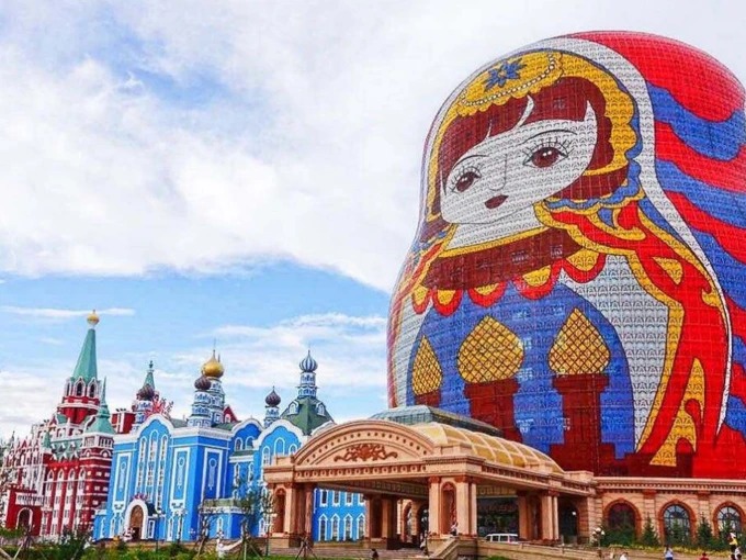 Matryoshka Square in Manzhouli with large dolls