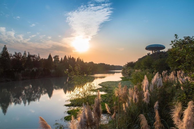 Autumn foliage at Xixi Wetland in Hangzhou