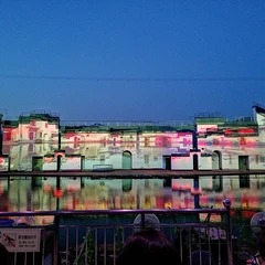 Bühnenbild der Aufführung Hongcun Aju am Qishu-See