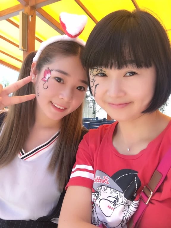 Pintura facial no Jiayuguan Fantawild