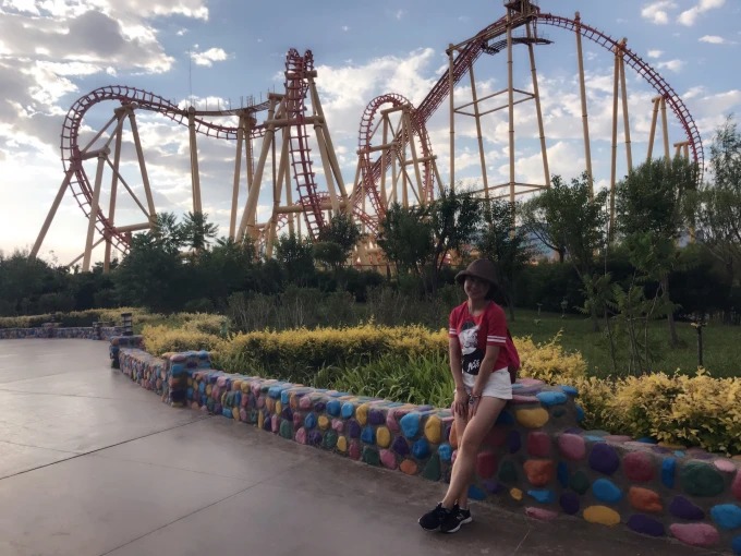 Trilho de montanha-russa no Jiayuguan Fantawild