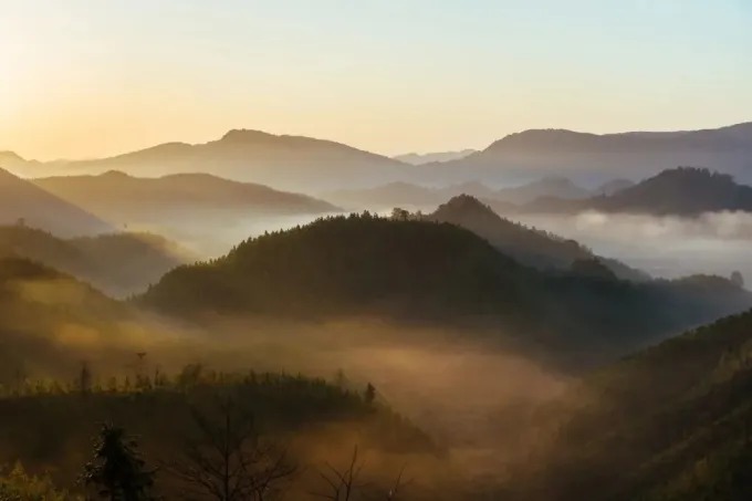 징더전 싼바오 마을 근처의 산길