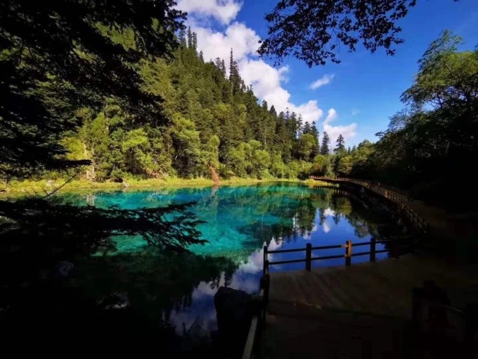 Paysage de montagne sur la route de Jiuzhaigou