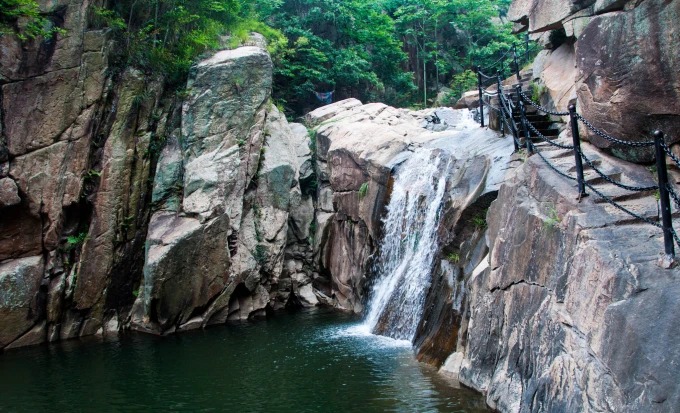 Ravine and pools at Yuwan