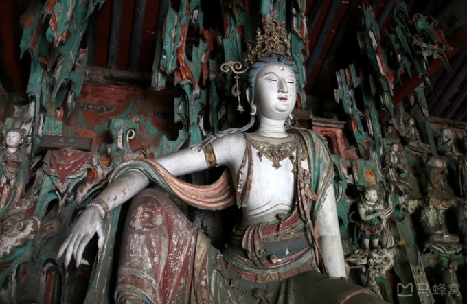 Painted clay sculptures inside Shuanglin Temple