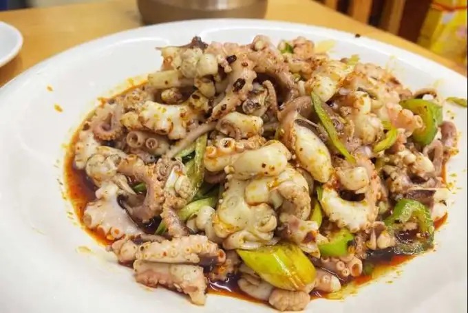 Gekühlter Oktopus mit Chili und Knoblauch