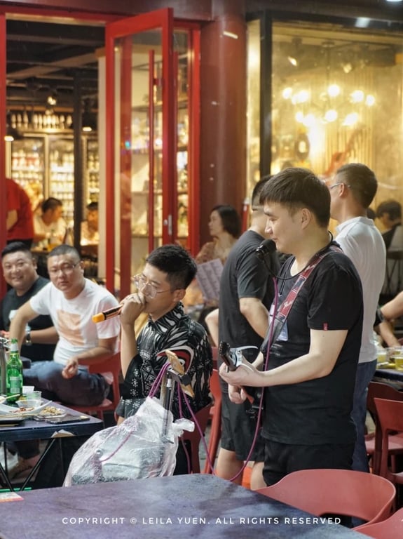 Food stalls in Yanhe Alley